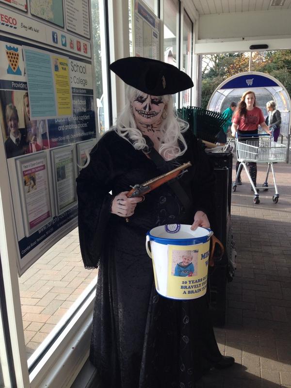 Raising money for mikeys war in Tesco Penzance. Awesome job Angela. #awesome31 <a href="/milser/">Nick Mill</a> <a href="/2tilesmilePZ/">Penzance</a>