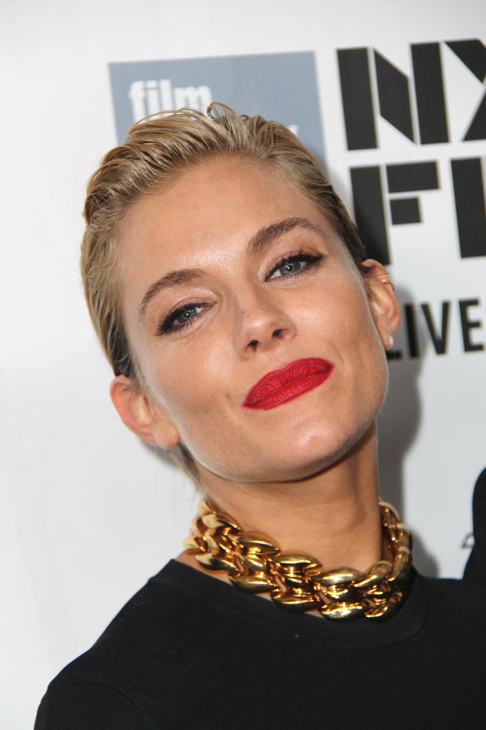 B1SC1aICAAAxWE3.jpg:large