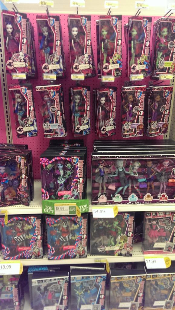 TylerWies's tweet photo. Looking for this year's #TopToys? @Target  in Andover has you covered! #T2025Titans @MichaelShelf16 @KatusaLee http://t.co/KEHTs3RFlZ
