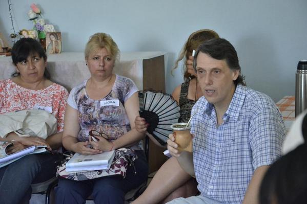 Pablokosiner's tweet photo. "Antes era callada, me decían que no servía. Ahora aprendo a valorarme a mi misma" dice una compañera. #PlanEva http://t.co/49aa9dAvur