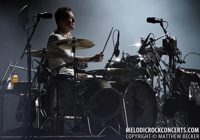 A very happy 53rd birthday to the founder and thunder & lightning of U2: Larry Mullen Jr! 