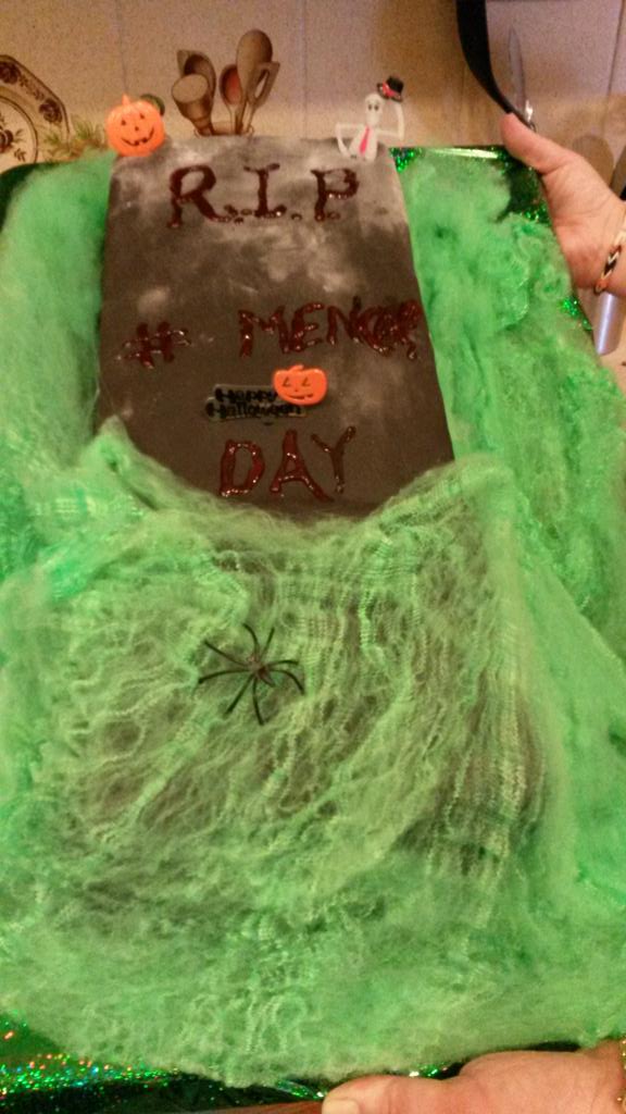 Angeline_Ralphs's tweet photo. @mencap_charity Redbridge teams Halloween cake #MencapDay http://t.co/J1HhpIktNW