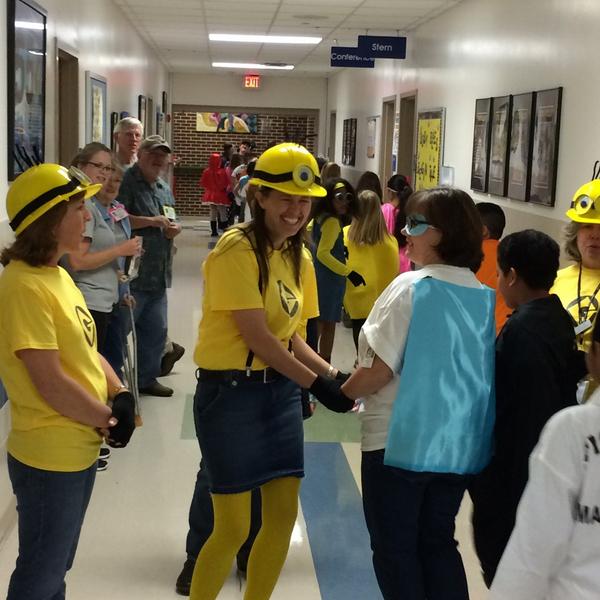 DyerrRob's tweet photo. Mitchell Elementary Halloween Parade!  @GeorgetownISD @MitchellPTA http://t.co/3eyzdeMNMV