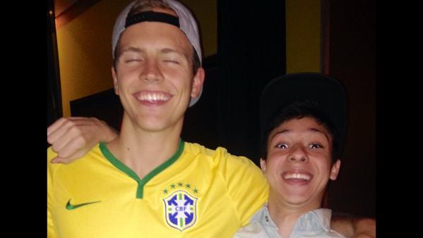 jeromejarre's tweet photo. . @VICTEIRO VOCE TEM QUE COMER MAIS SOPA 😁😁 http://t.co/X8gJYpAKXF