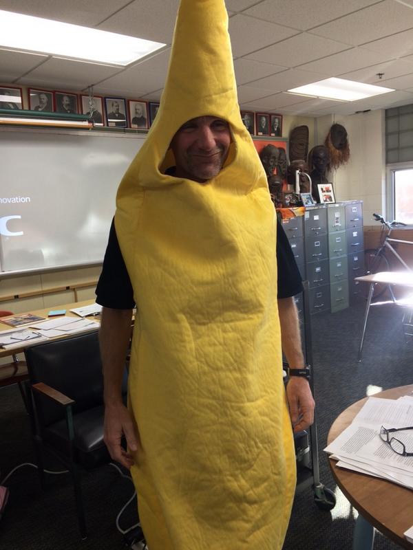 DaChellyBean's tweet photo. Banana ween 4 w/ Mooney http://t.co/A6NNaddOSQ