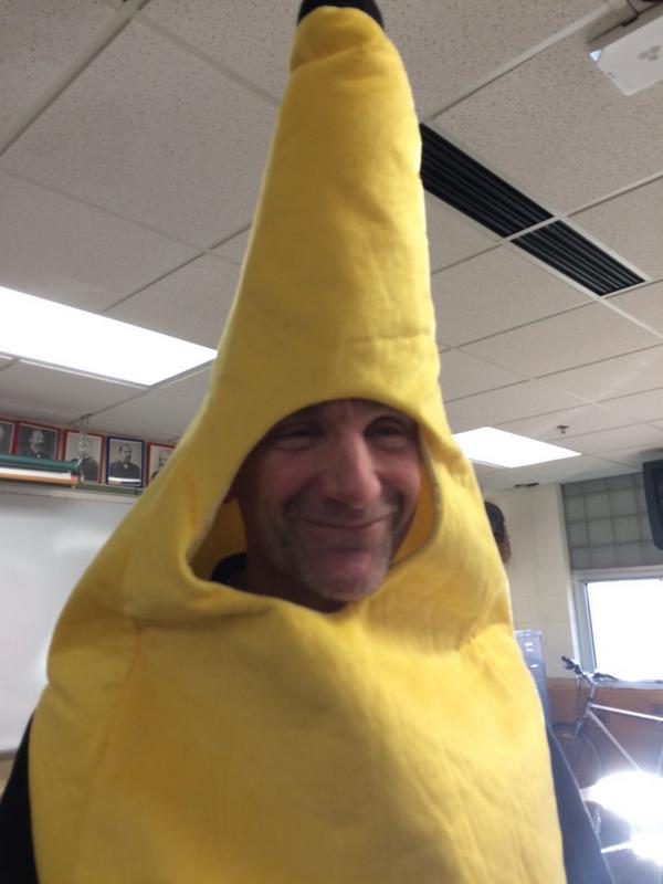 DaChellyBean's tweet photo. Banana ween 4 w/ Mooney http://t.co/A6NNaddOSQ