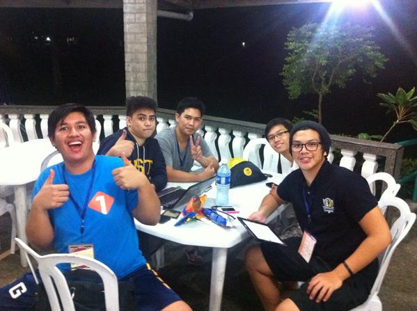 AguadoBeybehh's tweet photo. DGroup with UST peeps in Rizal Tecreation Center! @BRYandsell @canlasjoric @iamjoveeehhh @y0ungdylan #TEAMUSTE 🐯🐯🐯 http://t.co/Un8SRh1Lre