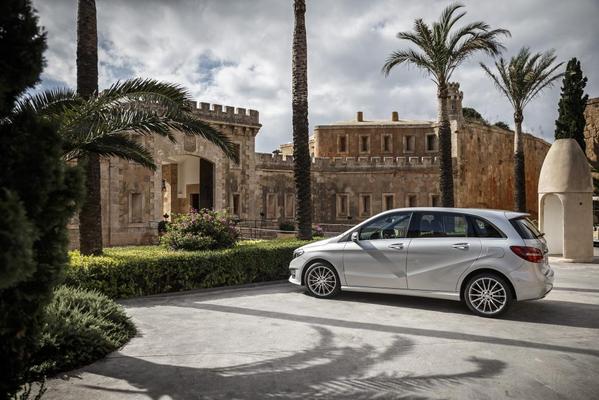 auto_app's tweet photo. In questi giorni a #Mallorca la presentazione della #newBClass di #MercedesBenz. Prezzi a partire da 24.410 euro http://t.co/MED4gMcVbi