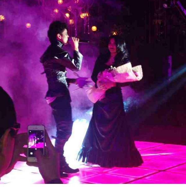 baaaangsie's tweet photo. Edward Scissorhands serenading The Witch. ♥ #OJDATTACK

-Happy Birthday Nadine Lustre
-#TheWitchingHour
-#NadineAt21 http://t.co/99W5va5p3V