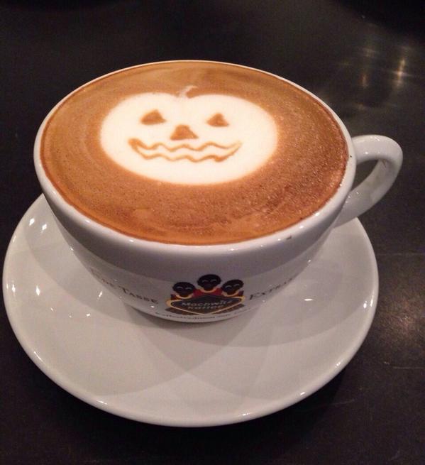 Wir wünschen euch #HappyHalloween mit #MachwitzKaffee #LatteArt
