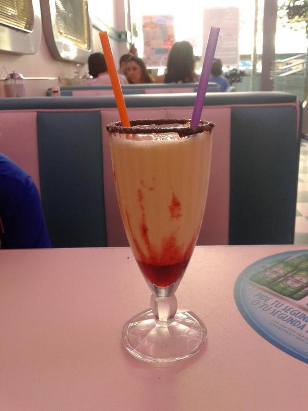KarmeluchiB's tweet photo. Mmmmh! Treak o treat  @tommymels http://t.co/v9BysWsp5L