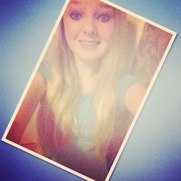 JessicaStarx's tweet photo. Mijn haterz noem ik Sletjes want ze houden van lullen http://t.co/ntyfYK1okJ