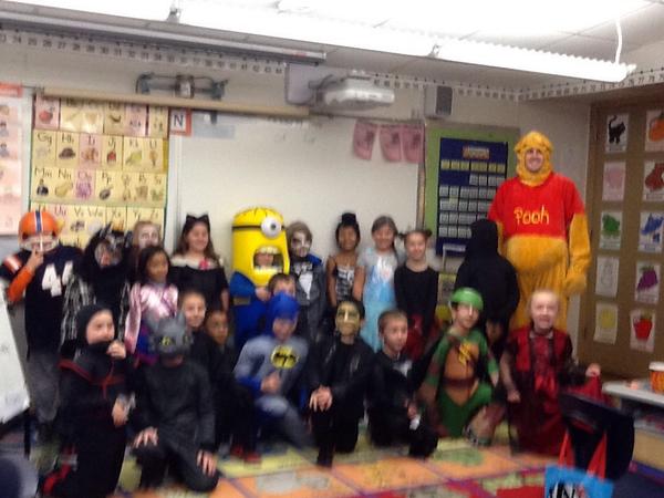 Conroy1stGrade's tweet photo. Happy Halloween!! 🎃👻 http://t.co/KvZo6FpPxc