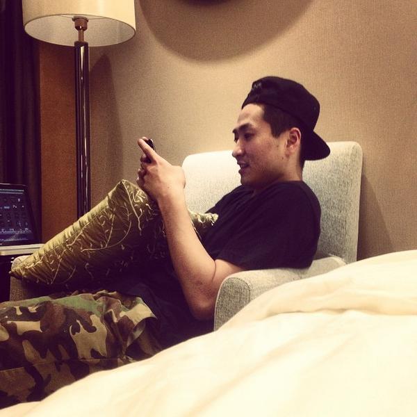 Jwalkerz_TH's tweet photo. [IG] jparkitrighthere
สุขสันต์วันเกิดรุกกี้~! #เบิ๊ดเดย์ฮยอง #ogka #สุขสันต์วันเกิดครับ http://t.co/mvOizMkJf6 http://t.co/Sj02pAjsNu