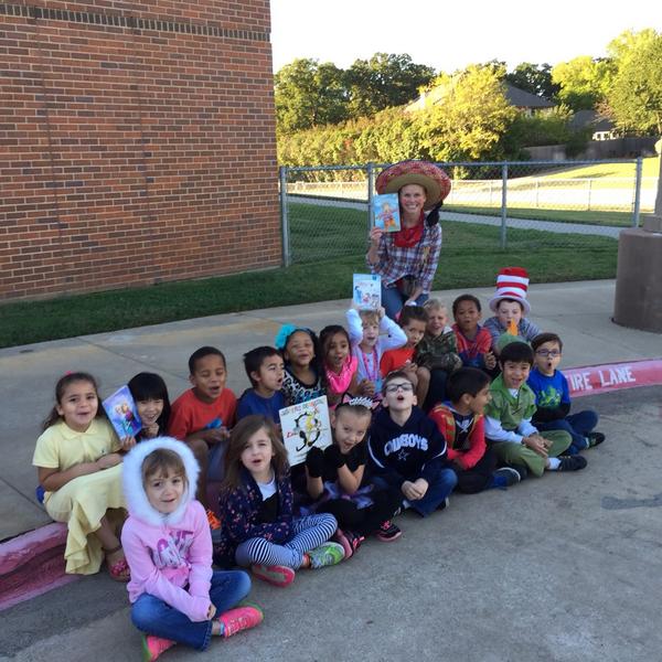 Ms. Bradley's class loves to dress up as favorite story book characters!!@BCEFirst <a href="/BearCreekElem/">Bear Creek</a>