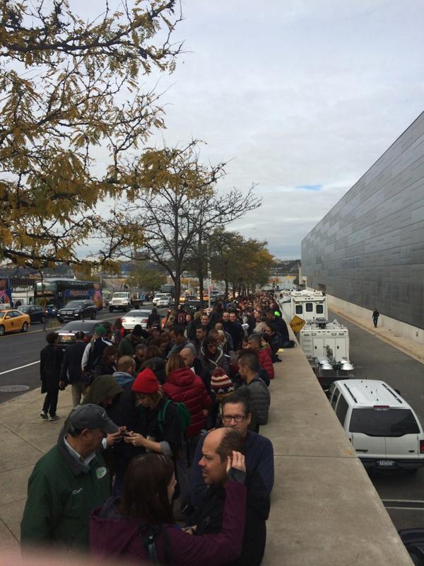 ryanmhatcher's tweet image. Holy Expo Line. @nyrr #logisticsfail