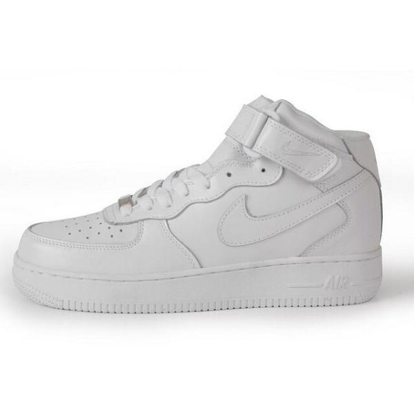 Sneakerfucker20's tweet photo. AirForce1 50€ 36-45 http://t.co/ThfDgVHOw8