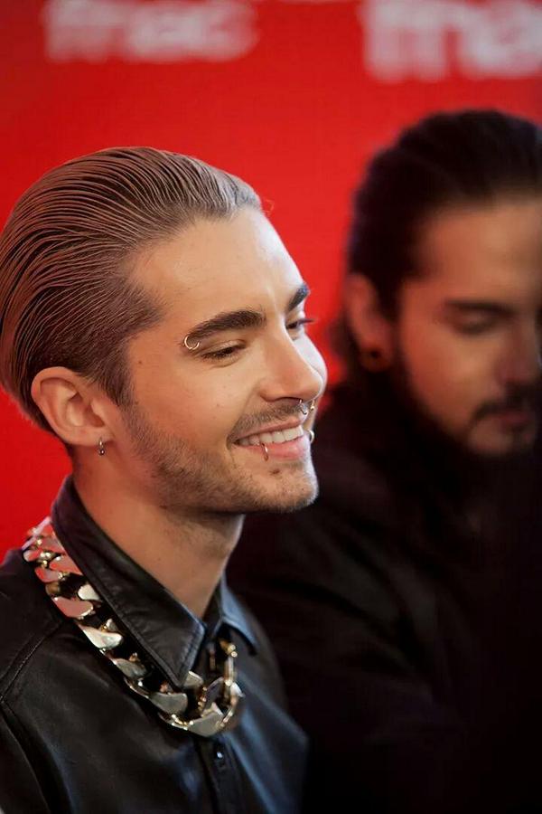 B1SQ8PhIEAA9Bts.jpg (600×900)