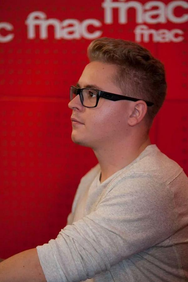 B1SQ8tEIMAAJcDa.jpg (600×900)