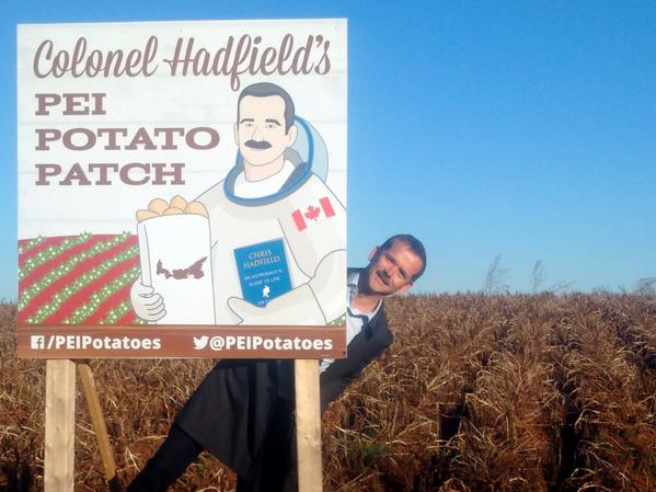 Chris Hadfield (@cmdr_hadfield) on Twitter photo Today I helped harvest some spuds. World class tubers! <a href="/PEIPotatoes/">PEI Potatoes</a> Thanks to all the folks at Linden Lee Farms, PEI. Today I helped harvest some spuds. World class tubers! <a href="/PEIPotatoes/">PEI Potatoes</a> Thanks to all the folks at Linden Lee Farms, PEI.