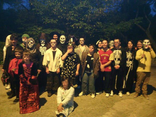 Ayer celebramos la fiesta de Halloween, pasamos una terrorífica tarde