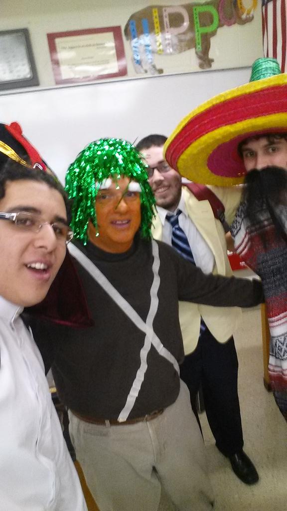 thehussie's tweet photo. #selfieswithjafar #pittphys http://t.co/9dUa3Wtb2w