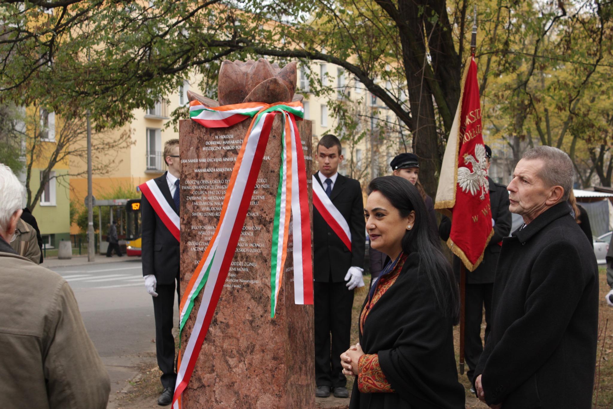 টুইটারে India in Poland and Lithuania: &quot;City of Warsaw unveils Jam Saheb of  Nawanagar memorial in the &quot;Square of Good Maharaja&quot; http://t.co/nqB6O1x4Jy&quot;  / টুইটার