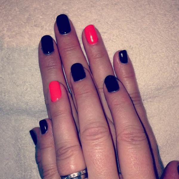 J_Ro2581's tweet photo. Client Halloween nails @EvieAdamsBeauty #gels #halloween #jessica #gelerations #orange #black  🎃👻 http://t.co/mFkucymYhJ