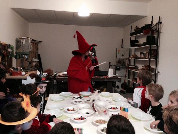 ZOIA_ZOC's tweet photo. La strega Bacheca e le zucche sonore #zoia #halloween #zoc http://t.co/ryv3w6gaW4