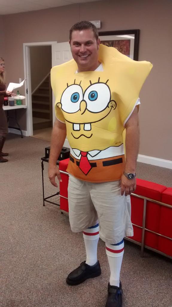 ERARelocation's tweet photo. .@GotNewHomes literally just turned in a contract in this outfit http://t.co/Necj4zQ9WO