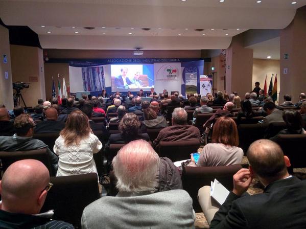 tommybifi's tweet photo. Brunello Cucinelli, interviene ai "40 anni di Umbria Export" #umbriaexport #confindustria http://t.co/DK39NSI9CD