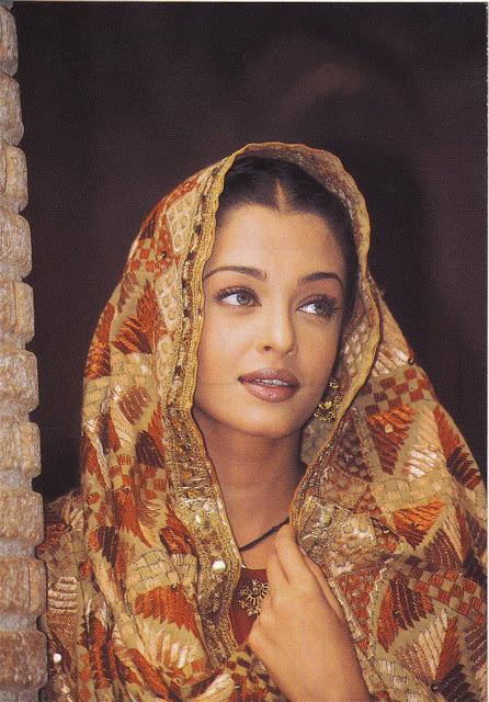  I think Aishwarya Rai Bachchan is magnificent! - Claud Lelouch (French director) 
HAPPY BIRTHDAY AISHWARYA RAI 