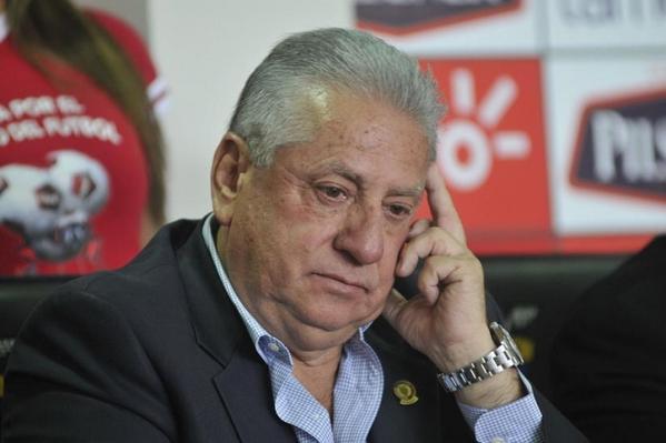 RevistaSoccer's tweet photo. #Chiriboga: "Fútbol nacional está totalmente saludable". Dice que existe  mal manejo de presupuestos de los clubes. http://t.co/Kfc4xtspGI