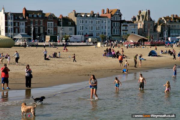 LoveWeymouth's tweet photo. WOW!!! What an incredible day it's been #baskinginsunshine #Weymouth #GREATdayout http://t.co/fUKDCZ58bu