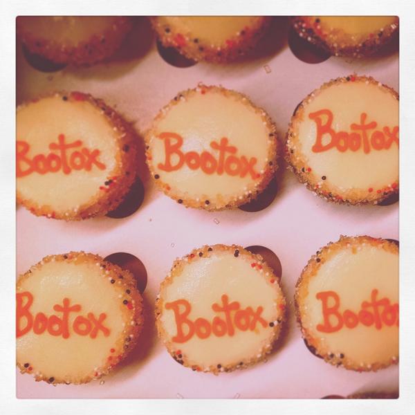 SaintCupcakePdx's tweet image. 👻👻👻 #bootox #special#order#cupcake #happy#halloween #saintcupcake #pdx