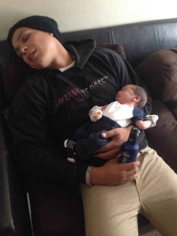 LariosJulio's tweet photo. Tio Julio Babysitting. My bad Arley. Lol http://t.co/cDMoxF8iyH