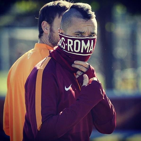 ibongg_'s tweet photo. Horas RT @RadjaASRoma1 Allenamento 31/10/14 http://t.co/87RXYIZVud