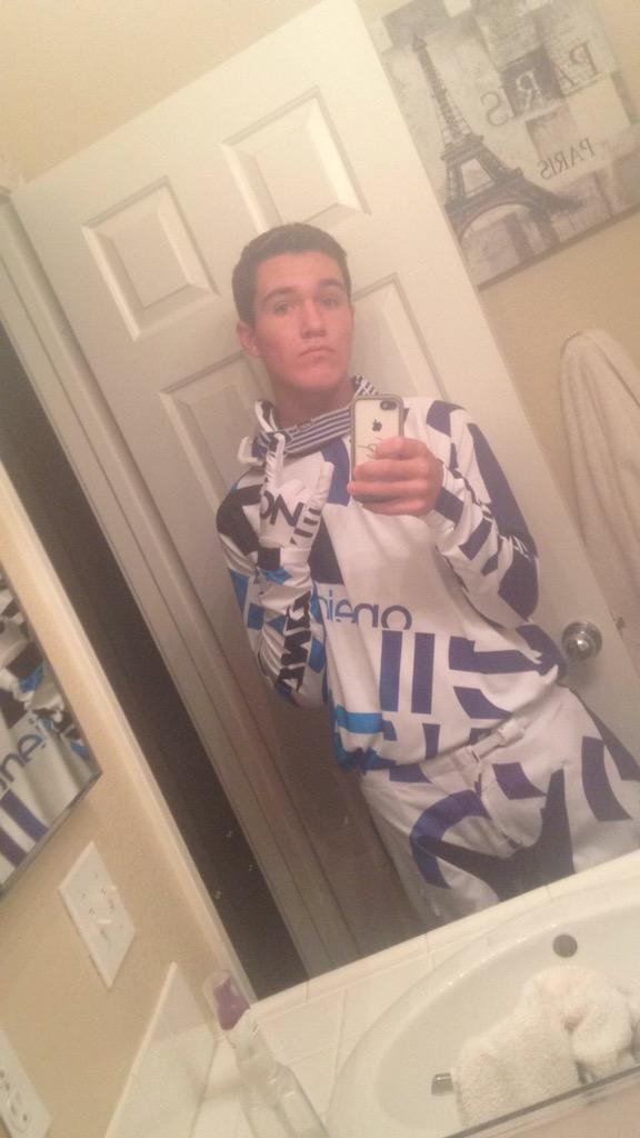 Nateboggs485's tweet photo. #pickupkit http://t.co/VWaxcdUplg