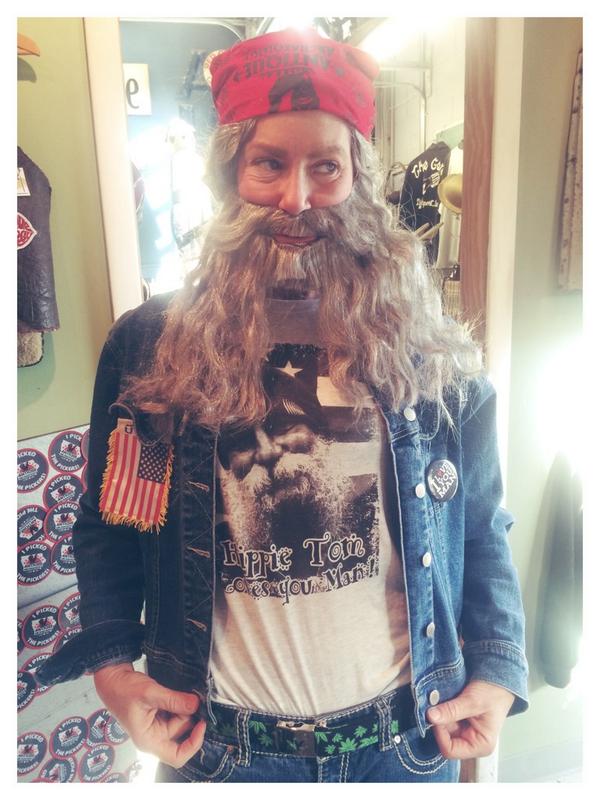 AntiqueArchIowa's tweet photo. Happy Halloween from our Hippie Tom! http://t.co/sImYBScLkb