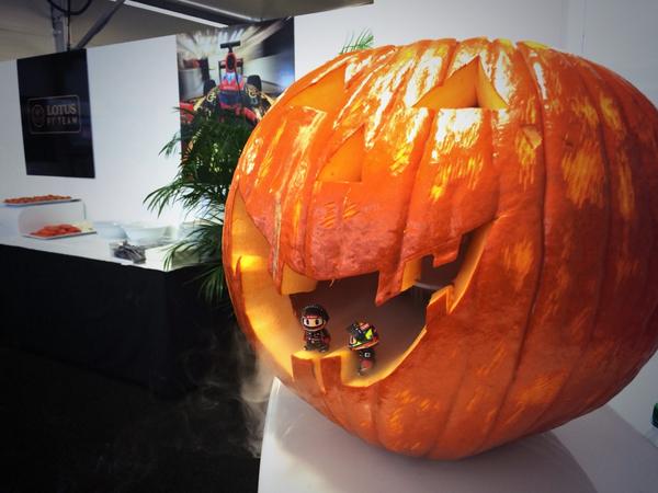 AlpineF1Team's tweet photo. Nearly lunchtime and the spooky fun continues as #MiniRomain &amp; #MiniPastor get in on the Halloween action. #USGP http://t.co/8nLMIghKwo