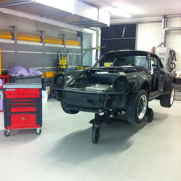 PorscheDistrib's tweet photo. #challengeporscheclassic au Centre Porsche Vélizy in progress ... #porschedistribution #930turbo http://t.co/1J1tsyhny8