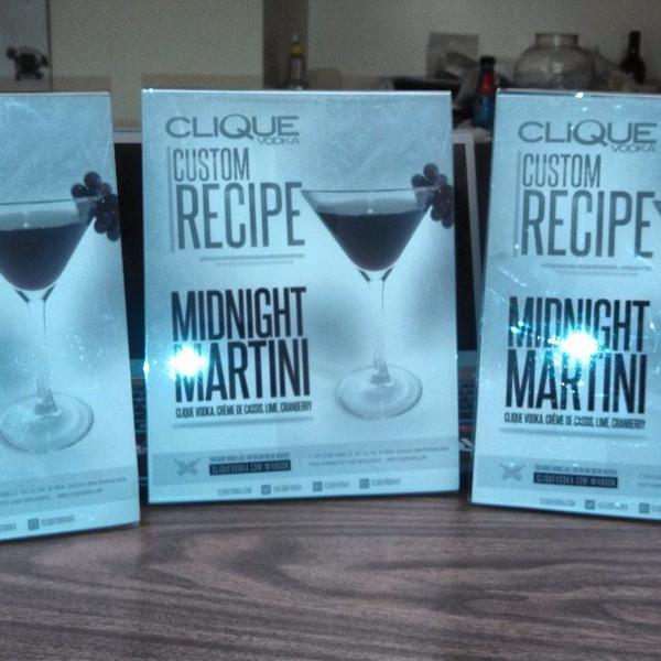 FrankieFaded's tweet photo. Custom @CliqueVodka recipe signs for tonight's #ModelWeen event @PerlePGH. #MidnightMartini #CliqueShots http://t.co/rSIJLkUARO