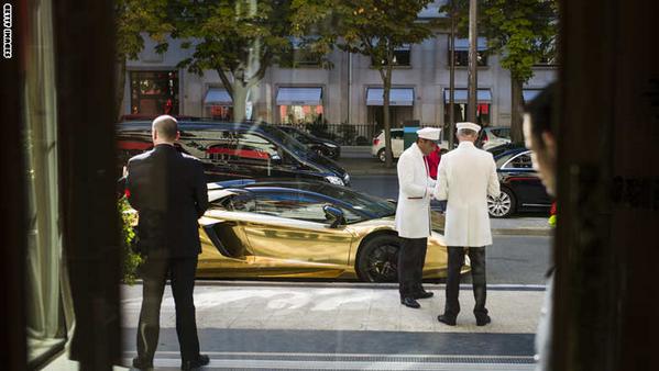 makkahVIPs's tweet photo. السيارة الأغلى في العالم لسعودي ( لامبورغيني ) مطلية بالذهب 
http://t.co/fkGH9TNfqF http://t.co/mJmhpWxcWC