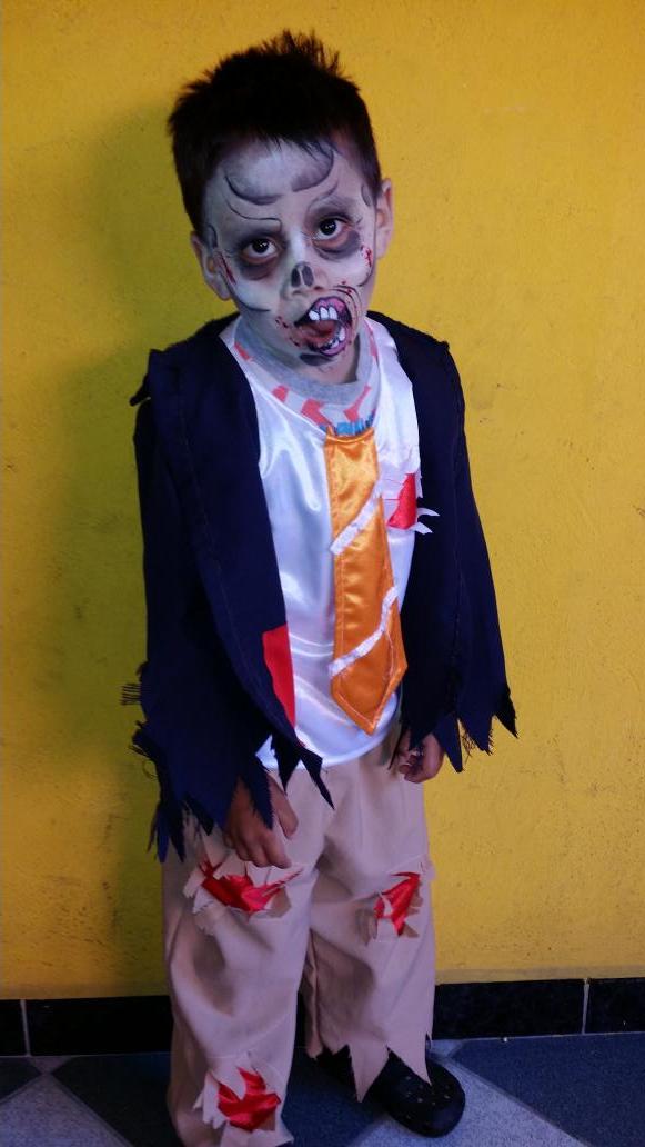 PillincitoTv's tweet photo. Otro diseño más maquillaje de fantasía para HALLOWEEN hecho por mi mami http://t.co/rUr126iKv9