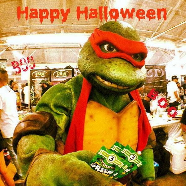 HoodWrapsUSA's tweet photo. Have a Spooky Halloween! #Hoodwraps #Halloween #DrGreenThumb http://t.co/CgzKJzkxFu