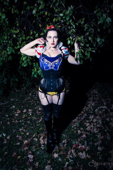 Lips red as the rose. Hair black as ebony. Skin white as snow. To my beloved perverts of twitter, happy<a href="/tag/trumpkin"class="tags"><span>#trumpkin</span></a>