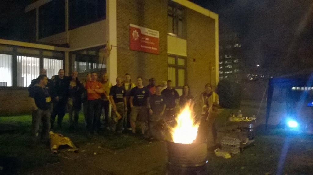 RiccardoLaT0rre's tweet image. @BasildonFireFBU #EssexFBU #fbupicket joined by @unisontweets rep Eleanor Donne #Solidarity