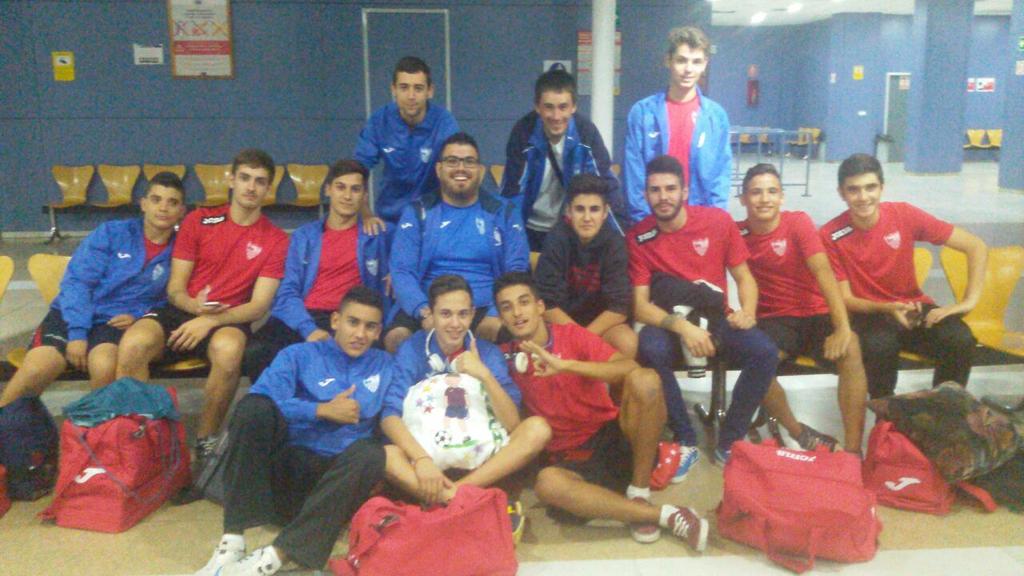 Desearle buen viaje a nuestros juves... disfrutar del paseito en barco! 
#cdsesiente
#fuerzacorajeyunion