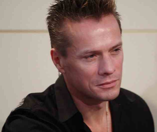 Happy Halloween birthday Larry Mullen Jr. See you next year    