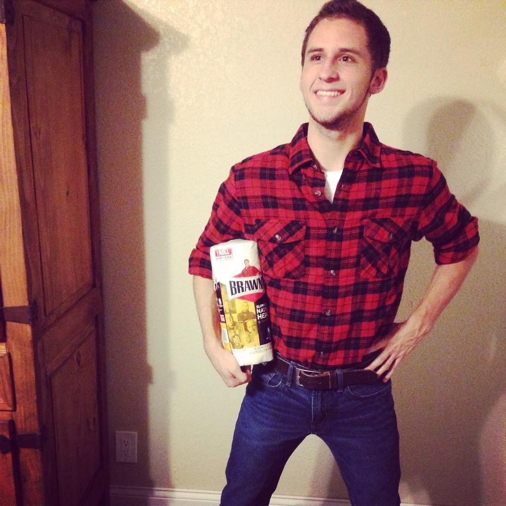 bettinger33's tweet photo. #brawnymancontest but with a beard http://t.co/NoY9BVJu03